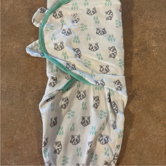 SwaddleMe  - 2 Pack Cozy White  and Green Baby Swaddles. - Picture 2 of 5